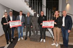 Heike Schmitz (AKV, Geschäftsführerin), Achim Geisen (1.Vorsitzender AKV), Luis Velten (2. Vorsitzender AKV), Oberbürgemeister Dirk Meid, Bernhard Sommer (1. Vorsitzender VOR-TOUR der Hoffnung) Andrea Nett (AHL Tösch, Büttenrednerin), Bernhard Mauel (Bürg