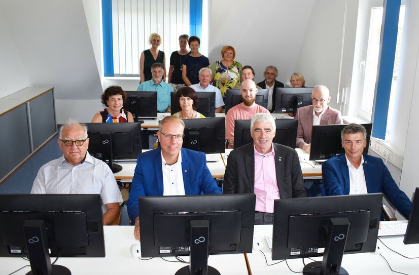 Der digitale Wandel verändert grundsätzlich den Alltag und das Berufsleben aller Bürgerinnen und Bürger. Daher will die VHS die bürgernahe Medienkompetenz fördern.