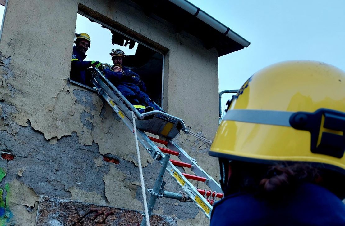 In der Grundausbildung erlernen die Helfer alles Wichtige.