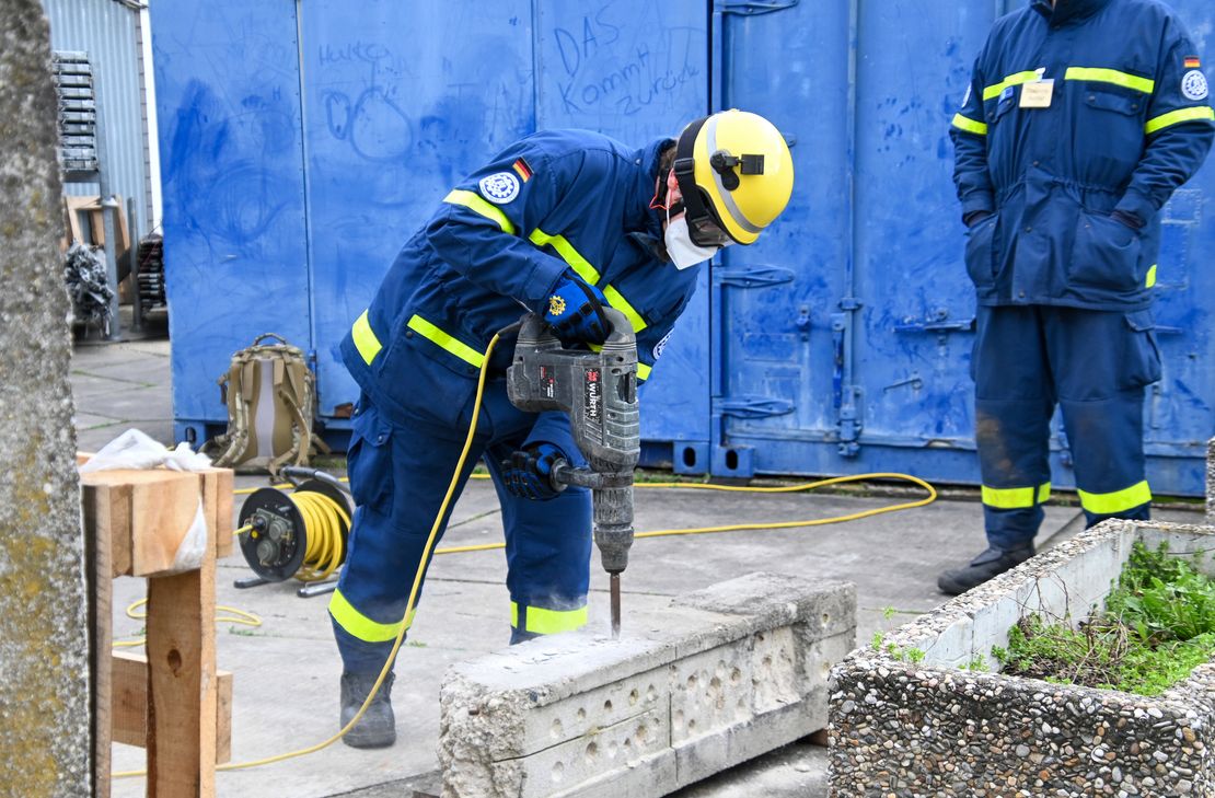 In der Grundausbildung erlernen die Helfer alles Wichtige.