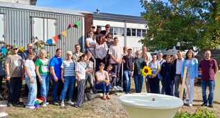 Mit Unterstützung von Spendern und Sponsoren hat die St. Martin-Schule in Bitburg einen Schulgarten geschaffen. Bei einem kleinen Fest stellte die Förderschule das Projekt vor.