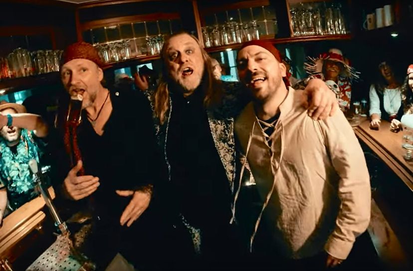 „Schrecken der Südsee“- das Video wurde in Trierer Kultkneipen wie „Sieh um Dich“ und „Schickeria“ sowie auf dem Hauptmarkt gedreht