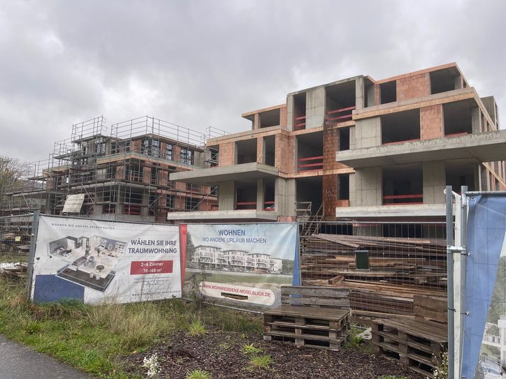 Seit Monaten ruhen die Bauarbeiten, vor zwei Tagen dann die Hiobsbotschaft: Der Bauträger ist insolvent.