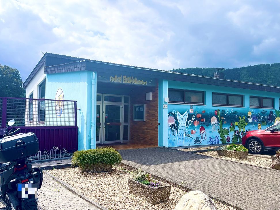 In der Nacht vom 25. auf den 26. Mai drangen unbekannte Täter in das Freibad Ellenz-Poltersdorf (Foto) ein und räumten den Tresor aus. Darin befand sich zu diesem Zeitpunkt ungewöhnlich viel Bargeld. Hatten die Täter Insiderwissen?