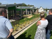 Bei der Energieversorgung legte man großen Wert auf Nachhaltigkeit und nutzt Erdwärme sowie Wind- und Sonnenenergie, um einen ganz großen Teil des Energiebedarf autark abzudecken.