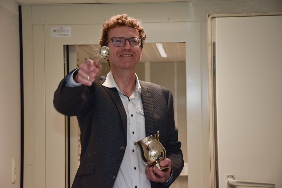 Eine Segnung für den guten Start: Pastoralreferent Stefan Deisen bei der feierlichen Einsegnung des Erweiterungsbaus im MVZ in Wittlich.
