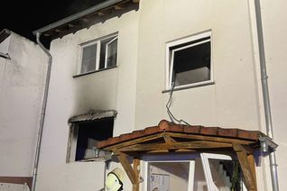 Das schwer beschädigte Haus in der Hackenheimer Straße ist aktuell nicht bewohnbar.
