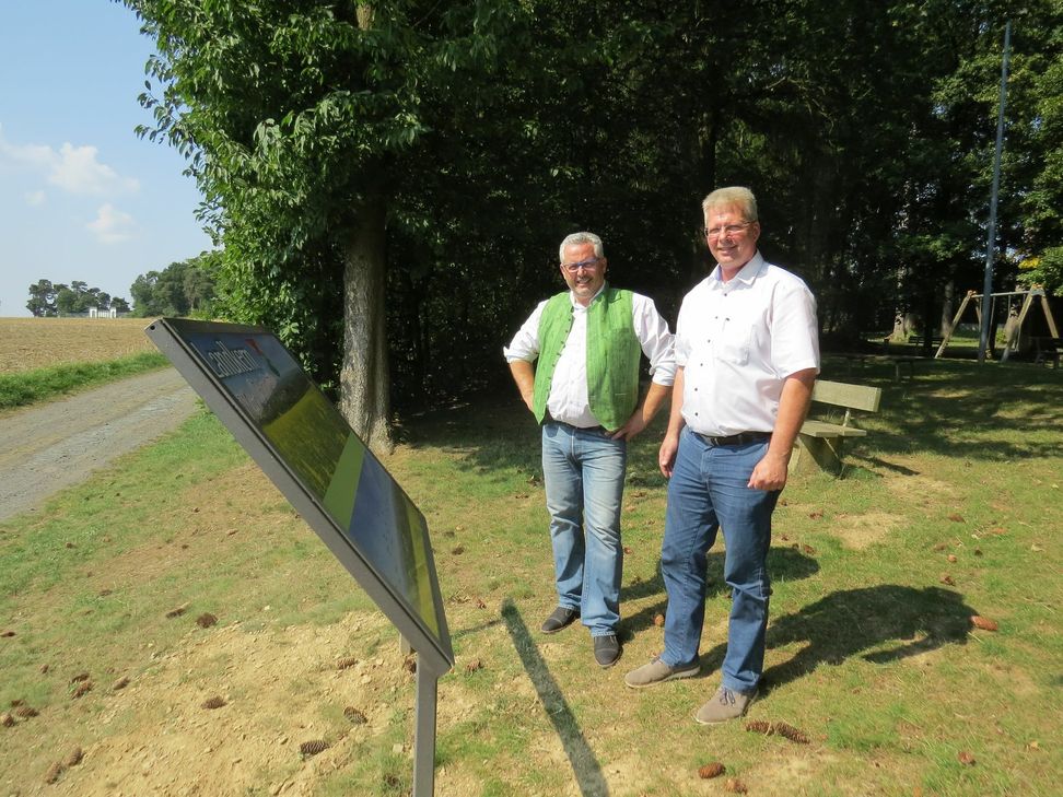 Thomas Heucher (links), Ortsbürgermeister Landkern, und Albert Jung, Bürgermeister der Verbandsgemeinde Kaisersesch.