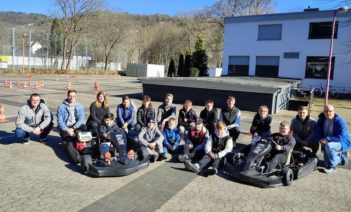 Die Kart-Kids haben am Mayener Schützenplatz die ersten Runden der Saison gedreht.