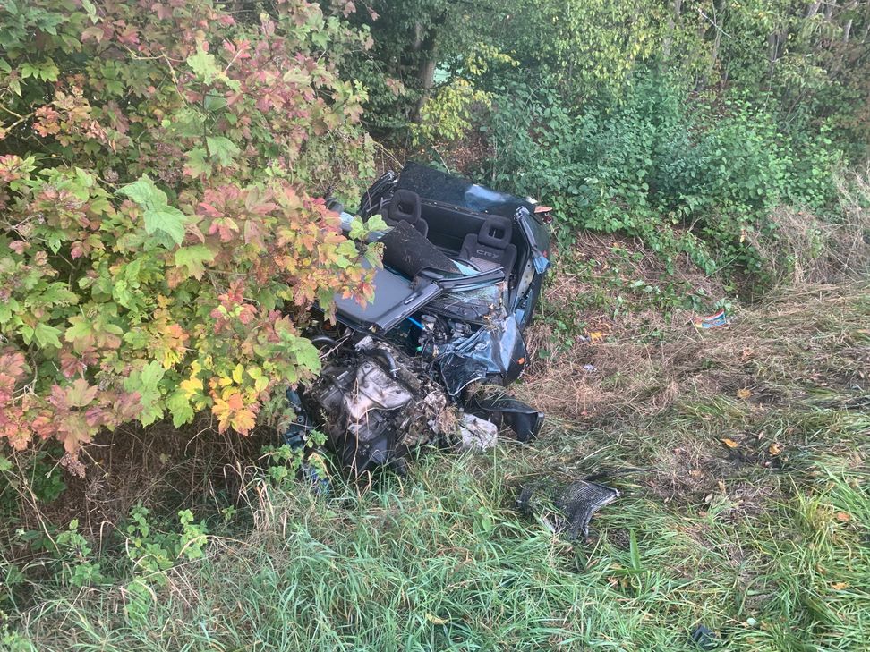 Vor dem Kreisverkehr am Ortseingang von Imgenbroich aus Richtung Am Gericht kommend verlor ein Autofahrer die Kontrolle über seinen Wagen. Fotos: psm