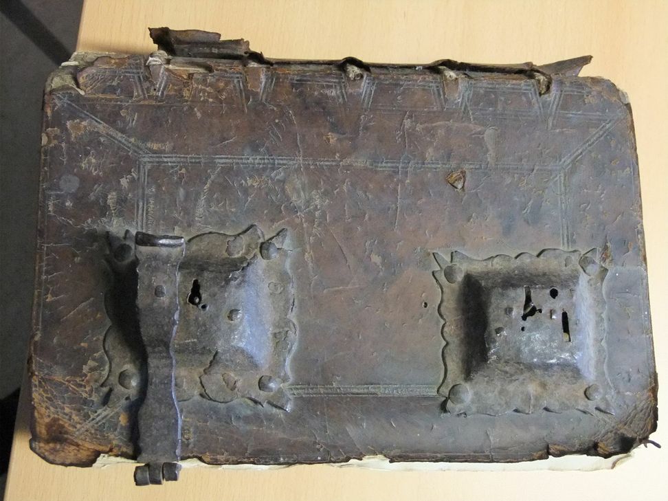 Das mit einem schmiedeeisernen Schloss versehene Gerichtsbuch beschäftigt sich mit Fällen aus den Jahren 1688 bis 1755. Foto: Fischer