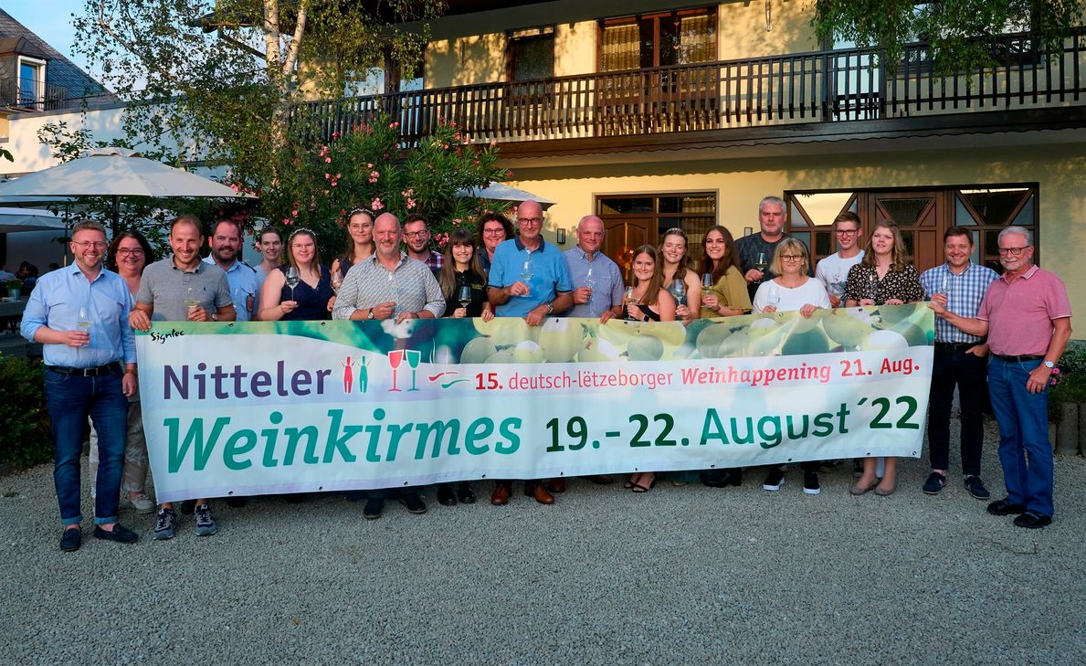 Nach der Corona-Zwangspause findet nun wieder die traditionsreiche Nitteler St. Rochus Weinkirmes statt. Gleichzeitig lädt Nittel gemeinsam mit der luxemburgischen Nachbargemeinde Machtum zum 15. Weinhappening ein.