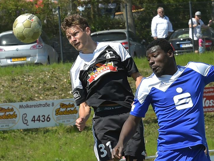 Milan Rawert scheitert mit diesem Kopfball.