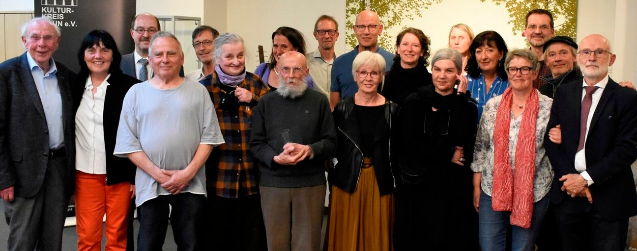 So unterschiedlich die Künstlerinnen und Künstler sind, so verschieden sind auch ihre Werke, die die Jahresausstellung in der Kreissparkasse zeigt.