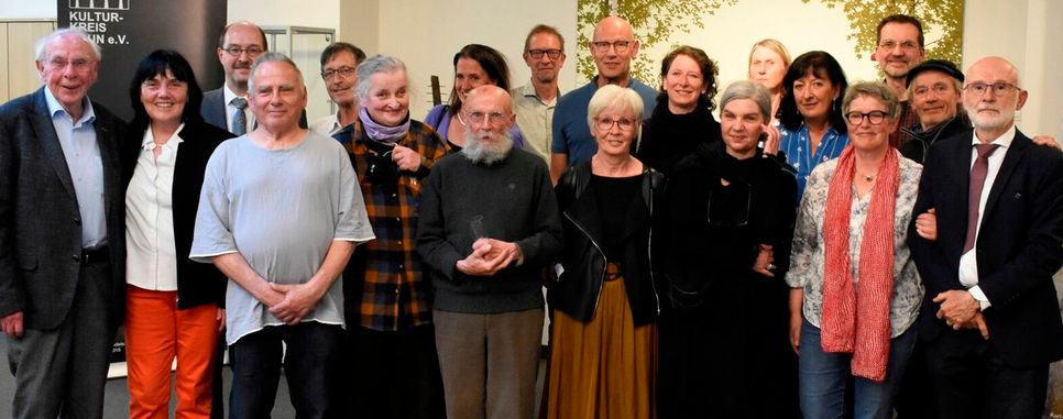 So unterschiedlich die Künstlerinnen und Künstler sind, so verschieden sind auch ihre Werke, die die Jahresausstellung in der Kreissparkasse zeigt.