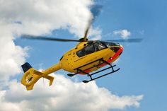Der Pkw-Fahrer musste per Rettungshubschrauber in eine Klinik gebracht werden. Symbolfoto: jrmedien.de/Fotolia