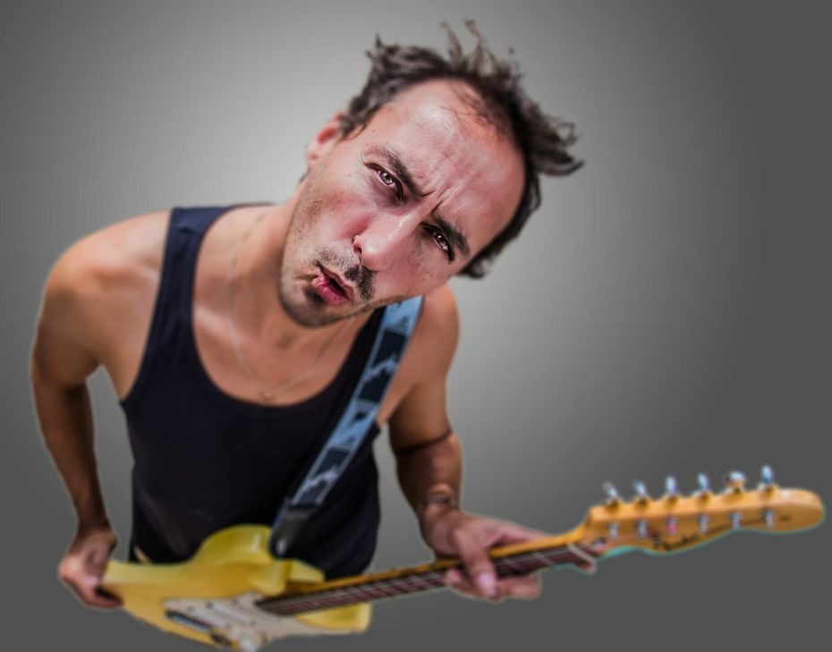 Holger Blaess & Friends steht im Maat Stüffje auf der Bühne.