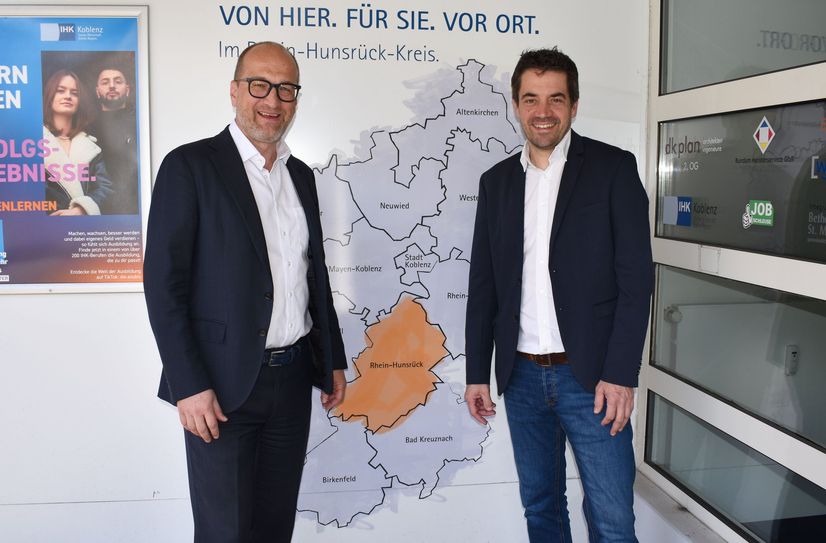 Knut Schneider (links) und Martin Partenheimer trafen sich zum Austausch in der IHK-Regionalgeschäftsstelle in Simmern.
