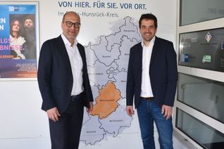Knut Schneider (links) und Martin Partenheimer trafen sich zum Austausch in der IHK-Regionalgeschäftsstelle in Simmern.