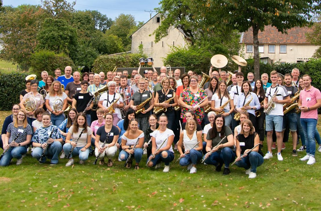 Zur ersten Probe trafen sich die MusikerInnen aus Eckfeld, Immerath, Plein, Laufeld und Niederöfflingen Mitte September 2023. Neben einem ersten Kennenlernen wurde auch die Programmation vorgestellt.