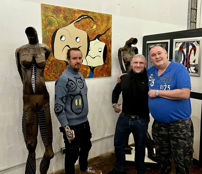 Präsentiert werden auch die Kunstwerke der drei Initiatoren.