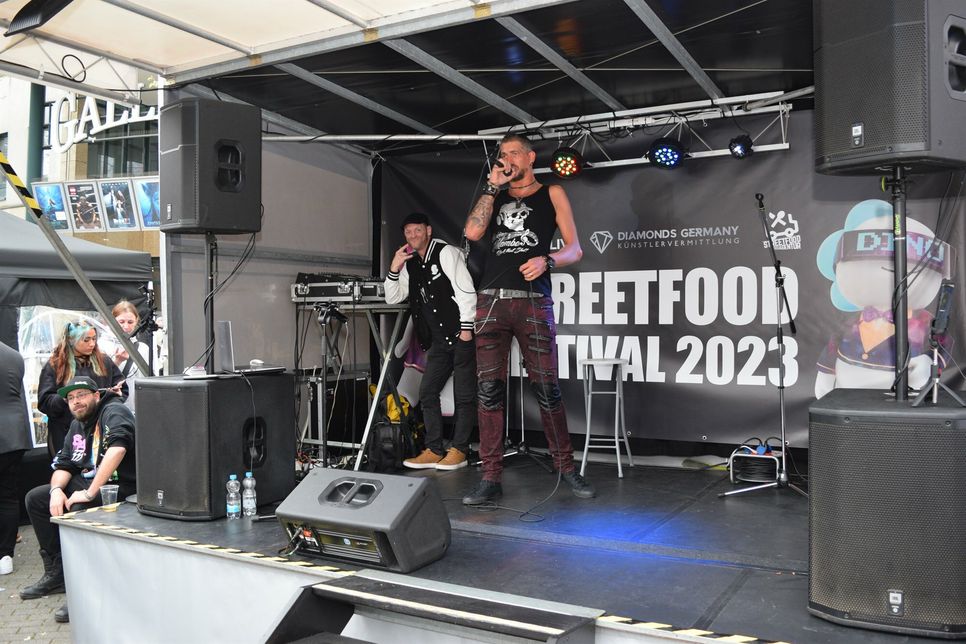 Auch im Rahmen des Streetfoodfestivals wurde auf der Bühne auf dem Klosterplatz Musik geboten.