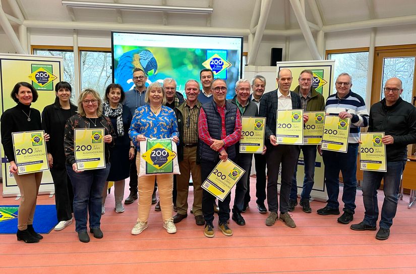 Im Rhein-Hunsrück-Kreis wird in diesem Jahr das Jubiläum "200 Jahre Auswanderung nach Brasilien" begangen. Das Rahmenprogramm wird durch zahlreiche lokale Initiativen ausgefüllt, die beim Pressegespräch vorgestellt wurden.