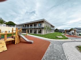 Ein modernes, nachhaltiges und kinderfreundliches Gebäude schafft mitten in Mützenich Raum für bis zu 95 Kinder.