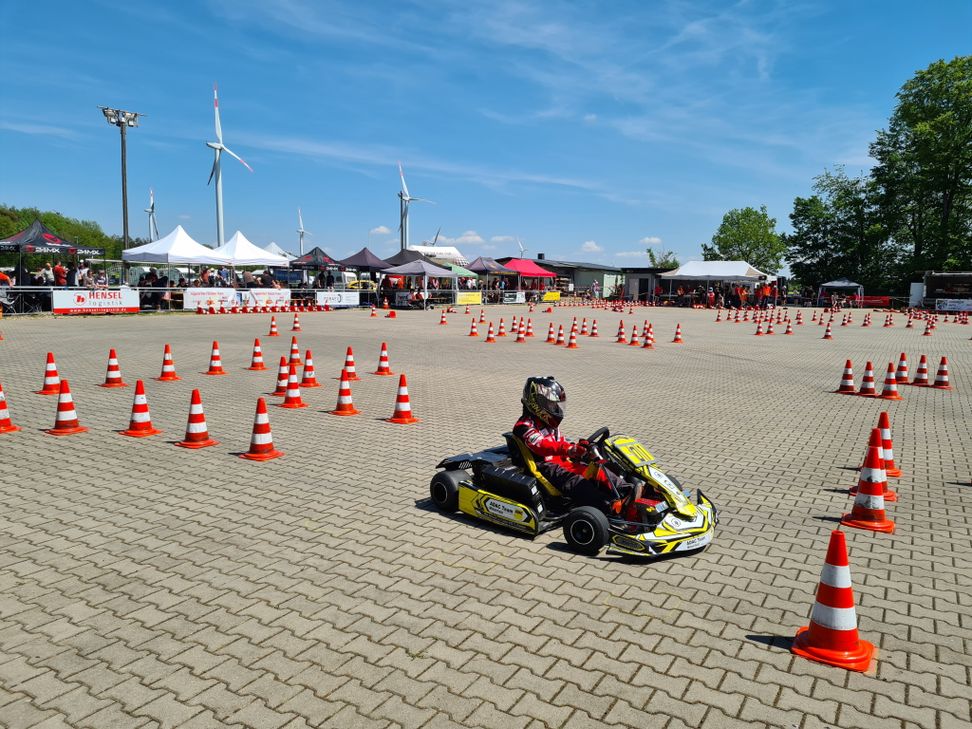 Insgesamt 118 Aktive gingen am Muttertag bei der 37. Auflage des Schinderhannes-Kartslaloms in Braunshorn auf die Strecke.