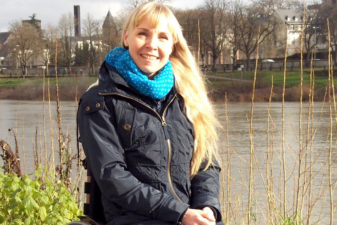 Melanie "Melli" Perings bei einem Ausflug am Moselufer...