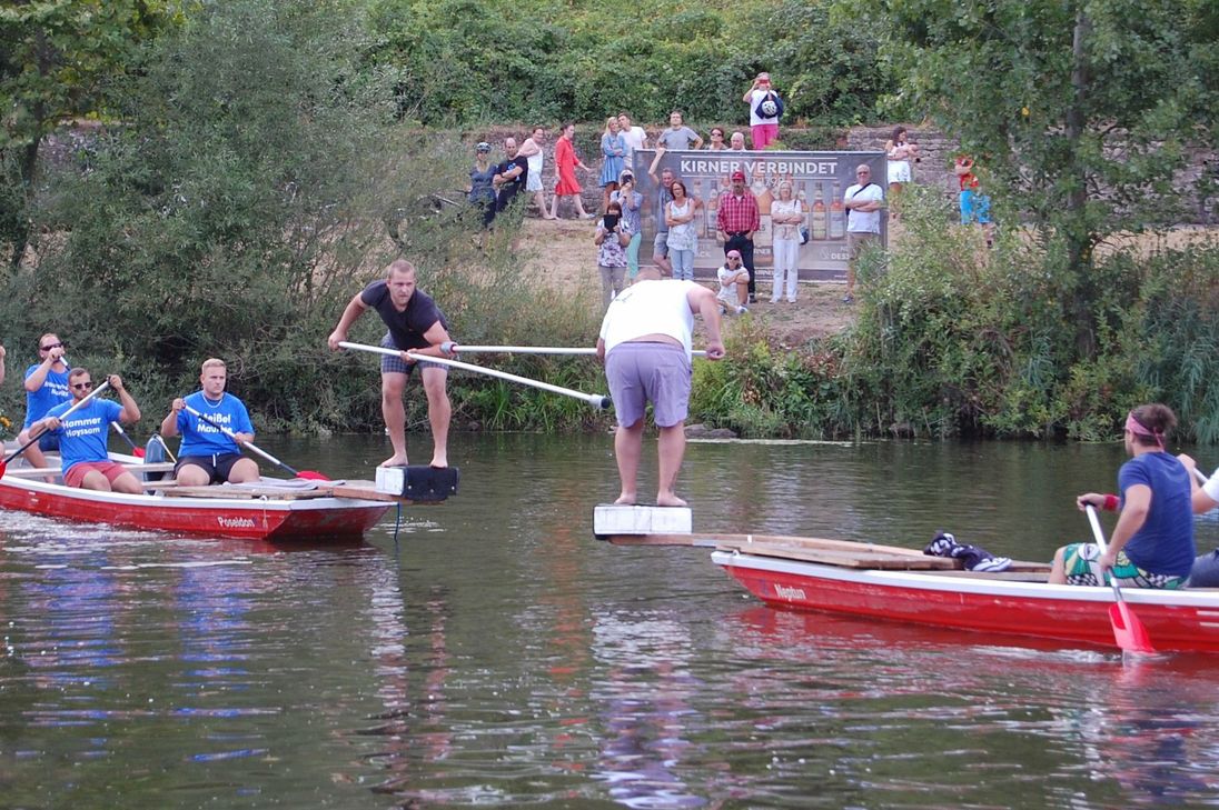 Vollbesetzte Ränge, spannende Gefechte: Nach zwei Jahren Pause wurden am Sonntag endlich wieder die Könige und Königinnen der Fischerstecher ausgefochten.