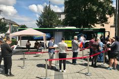 Wie hier in Eschweiler bei der Premiere macht der Impfbus in dieser Woche noch an weiteren Stationen in der StädteRegion halt. Hier werden vor Ort Impfungen ohne Termin angeboten. Der Impfstoff kann gewählt werden. Foto: Ziemons