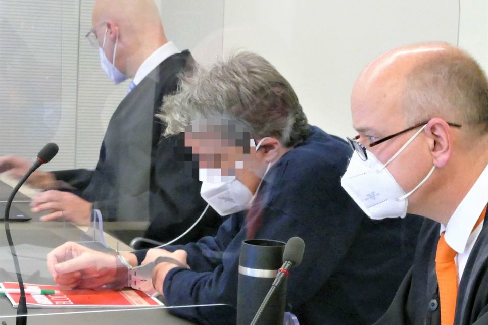 Das Landgericht Bad Kreuznach verurteilte den 50-jährigen Angeklagten zu lebenslanger Haft wegen Mordes.