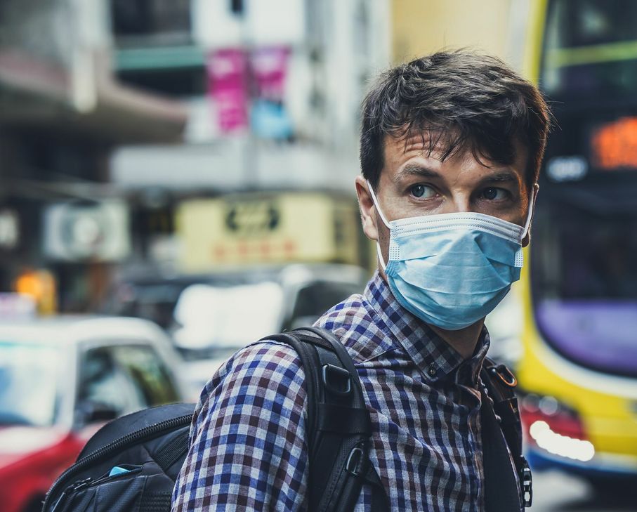 Die Maskenpflicht ist vom 3. Mai an auf Wartesituationen ausgeweitet worden.