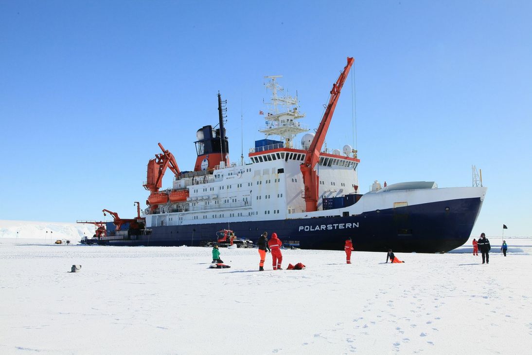 Umweltmeteorologen der Universität Trier forschten bei einer zehnwöchigen Expedition mit dem Eisbrecher "Polarstern" in der Antarktis. Foto: Günther Heinemann