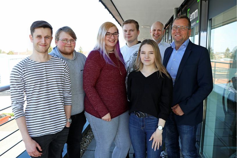 Geschäftsführer Theo Lemm und Lars Probson vertrauten ihren Azubis das Projekt an. Foto: Werbeagentur Lemm