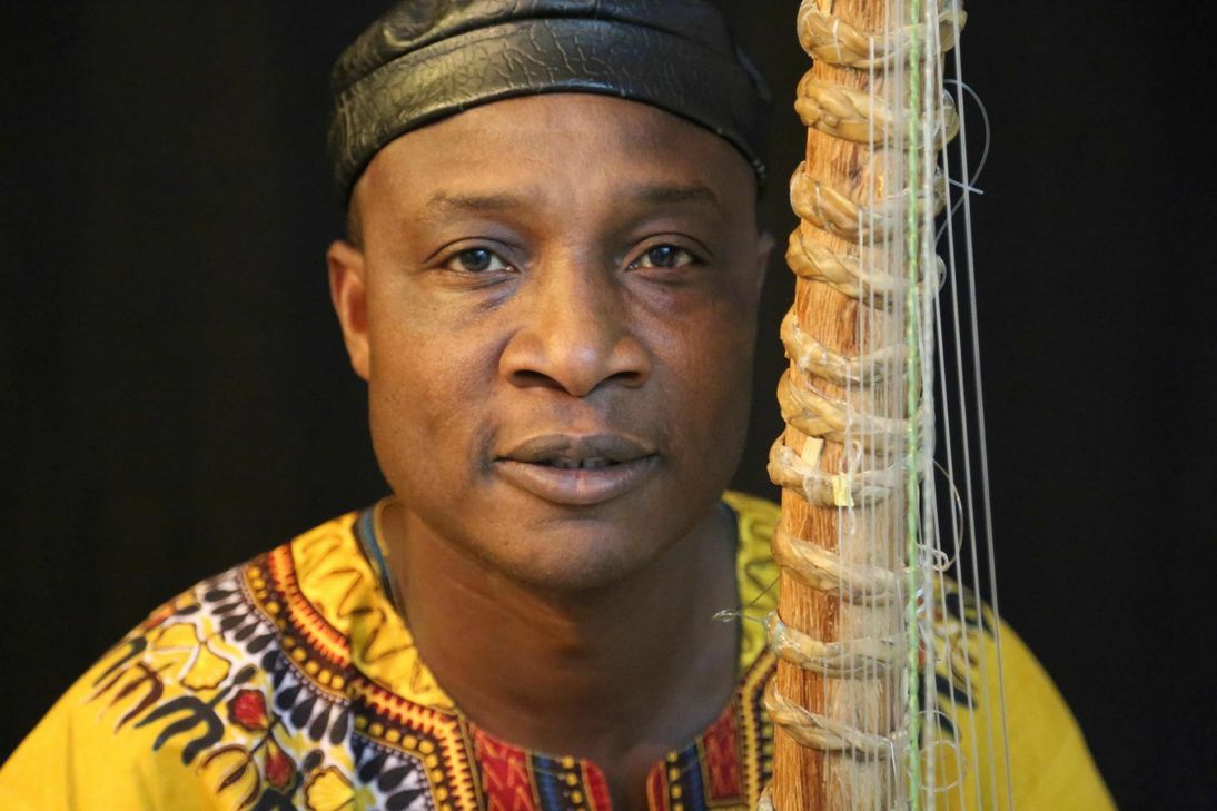 Adjiri Odametey tritt am 30. September in der Kulturgießerein in Saarburg auf. Foto: FF