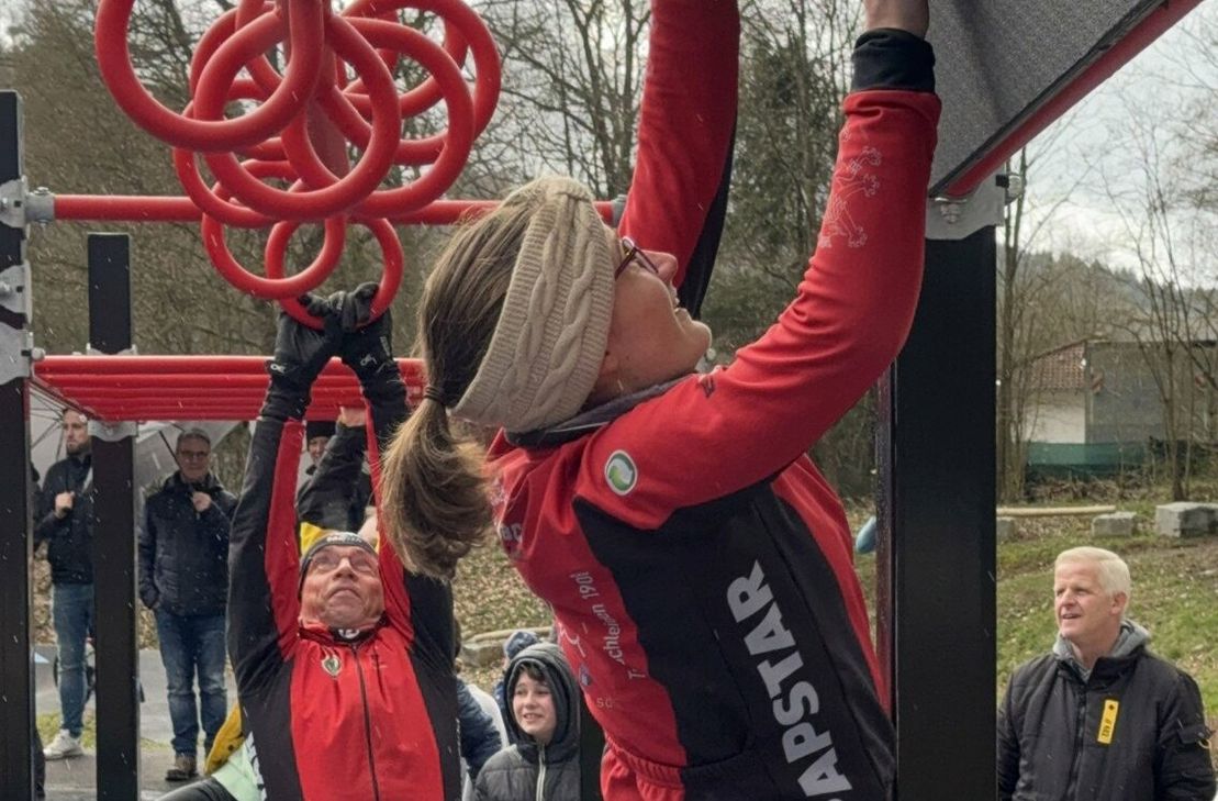 Bei diesem attraktiven Angebot kommt Freude auf - nicht nur beim kletternden Bürgermeister Ingo Pfennings, sondern bei vielen Sportbegeisterten in der ganzen Region.