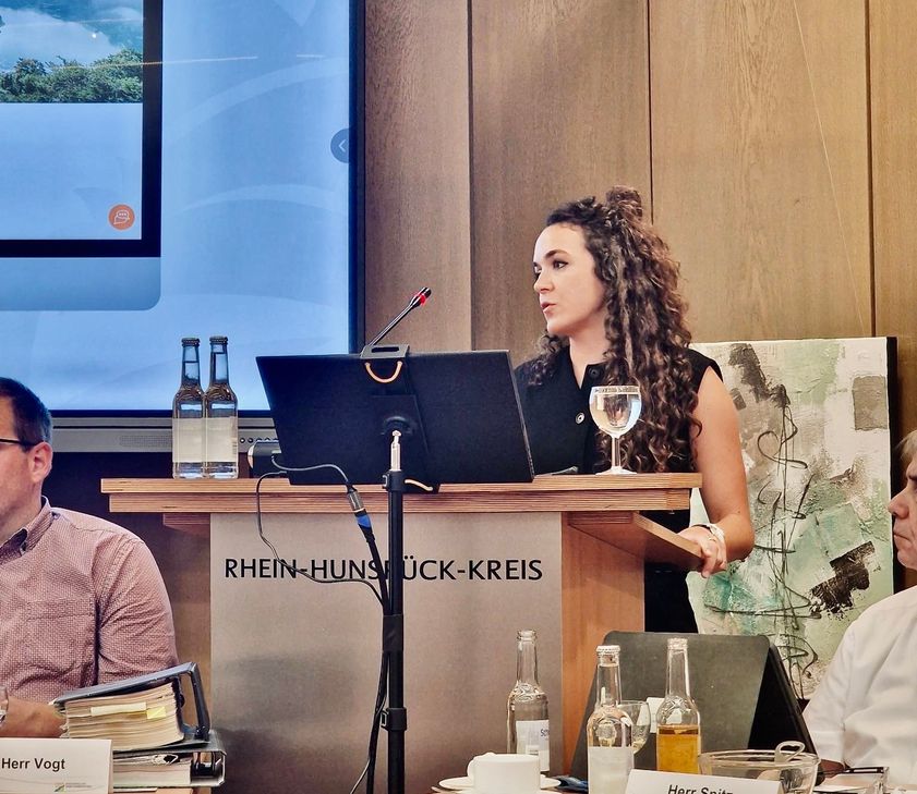 Hannah Wagner präsentierte im Kreistag die bisherigen Erfolge der Initiative.