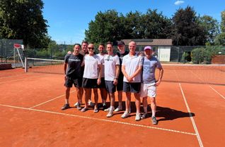 Das erfolgreiche Team (v.l.): Tom Moosmayer, Daniel Müsch, Uwe Timme, Yannick Grosch, Rene Kirch, Rene Krüger, Arne Meyer und Marcel Decoux.