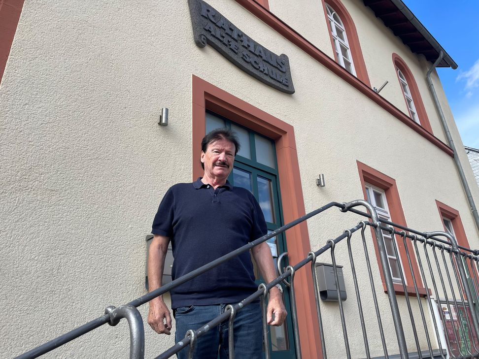 Der Lutzerather Ortsbürgermeister Günter Welter greift im Streit um die Zukunft der Realschule Lutzerath scharf Landrätin Anke Beilstein an.