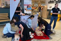 Der Dank der Rotkreuzler gilt den Verantwortlichen des Globus Handelshof, die unkompliziert die Aktionsfläche zur Verfügung stellten.