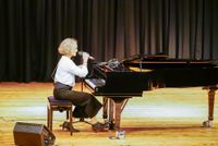 Anne Folger begeisterte im Stadttheater mit ihrem Programm Fußnoten sind keine Reflexzonen.