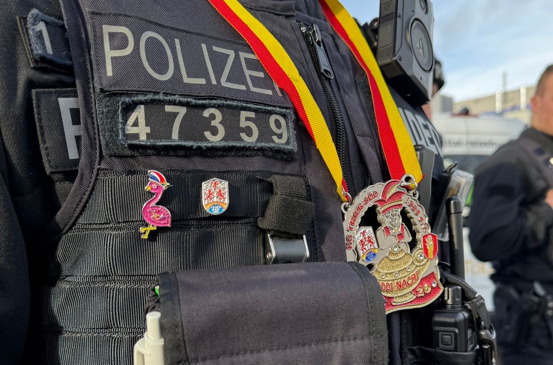 Der Karnevalsorden an der Uniform