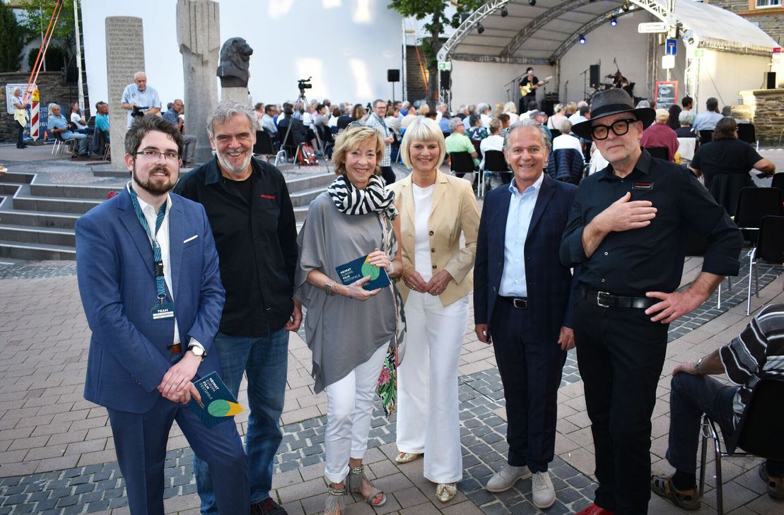 Von links: Lukas M. Dominik, Klaus Endres, Sabine Schultz, Gundula Gause, Dr. Andreas Nikolay und Wolfgang Stemann am Eröffnunsgabend.
