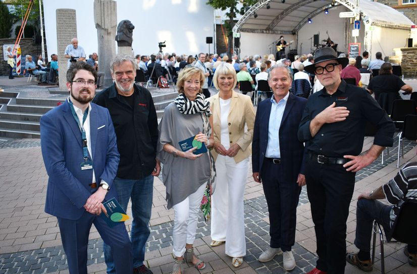 Von links: Lukas M. Dominik, Klaus Endres, Sabine Schultz, Gundula Gause, Dr. Andreas Nikolay und Wolfgang Stemann am Eröffnunsgabend.