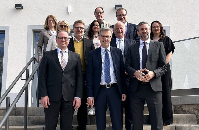 Staatssekretär Dr. Matthias Frey weiht neue Räumlichkeiten des Justizausbildungszentrums Saarburg ein.