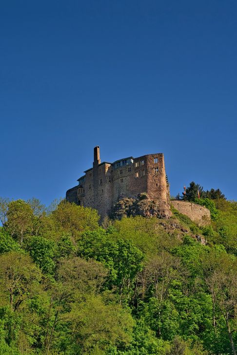 Blick auf Schloss Oberstein und den Schlossfelsen