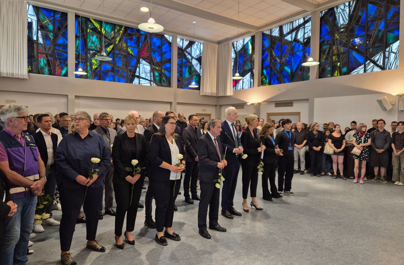 Mehrere Hundert Studierende, Angehörige, Beschäftigte sowie Bürger kamen zusammen.