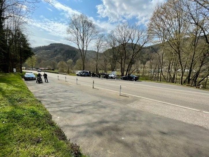 Kontrollstelle auf der B257 zwischen Altenahr und Ahrbrück. Foto: Polizei